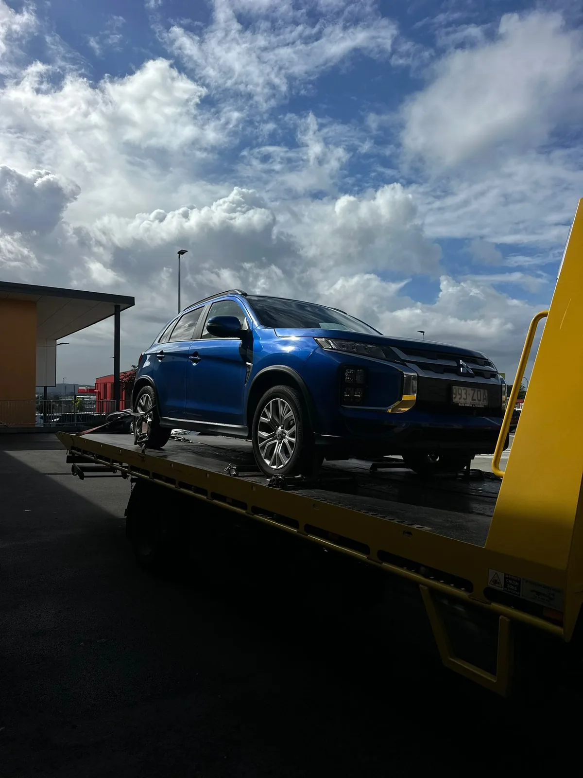 TowFast Brisbane tilt tray towing a blue SUV in Brisbane